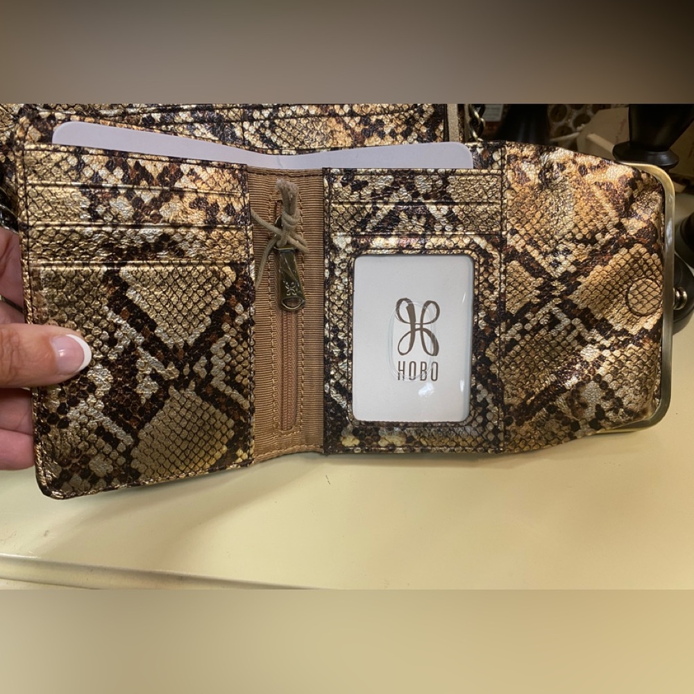 Hobo Robin Compact Wallet - Picture 3 of 3